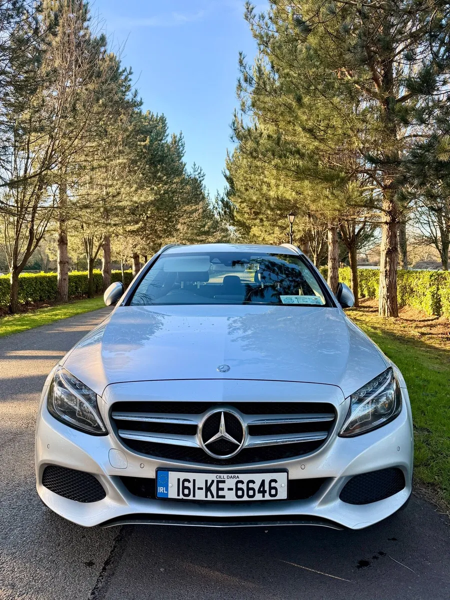 2016 Mercedes C350e Premium - Image 3