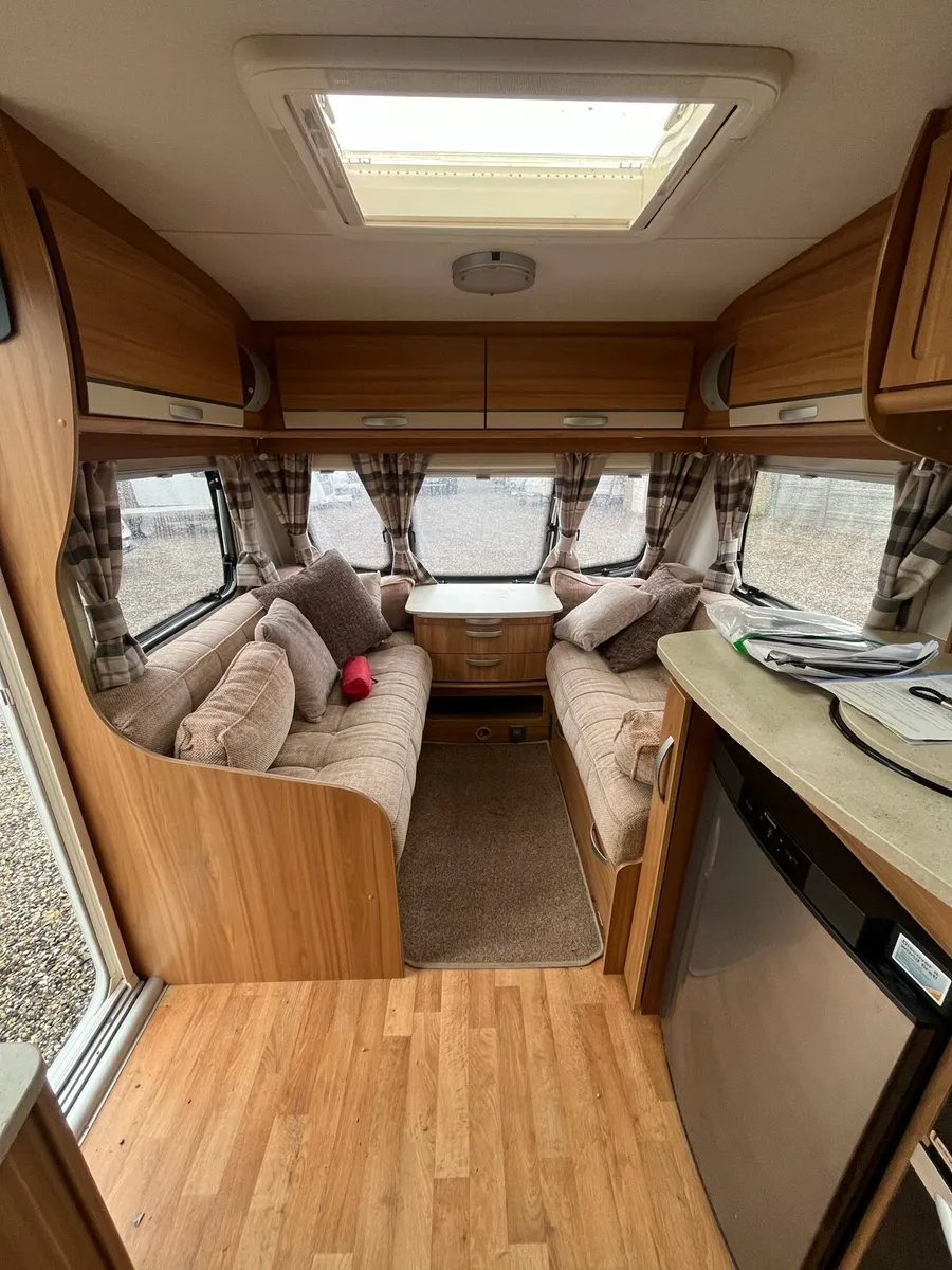 2014 lunar Quasar 534 fixed bed 4 berth - Image 4