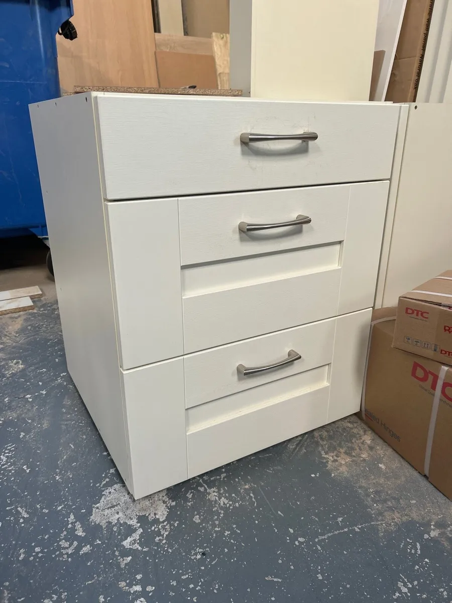 New ivory kitchen - Image 3