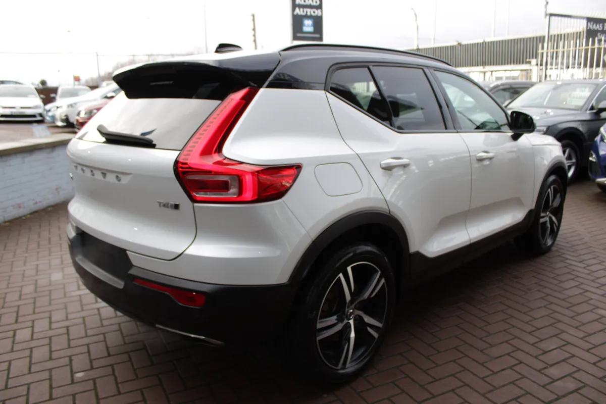 2.0T5 R-DESIGN 5DR ESTATE AUTO // STUNNING CAR LOA - Image 4