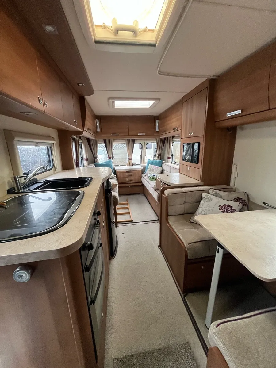 Elddis affinity 530 5 berth large shower room - Image 3