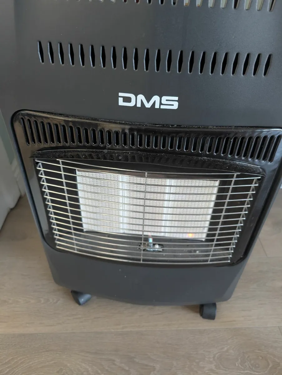 Gas Heater with 2x 11kg Butane Canisters  Canister - Image 1