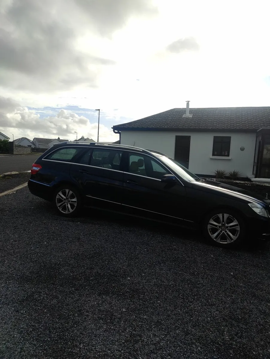 Mercedes-Benz E-Class 2012 - Image 2