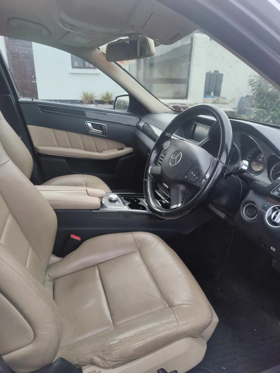 Mercedes-Benz E-Class 2012 - Image 3