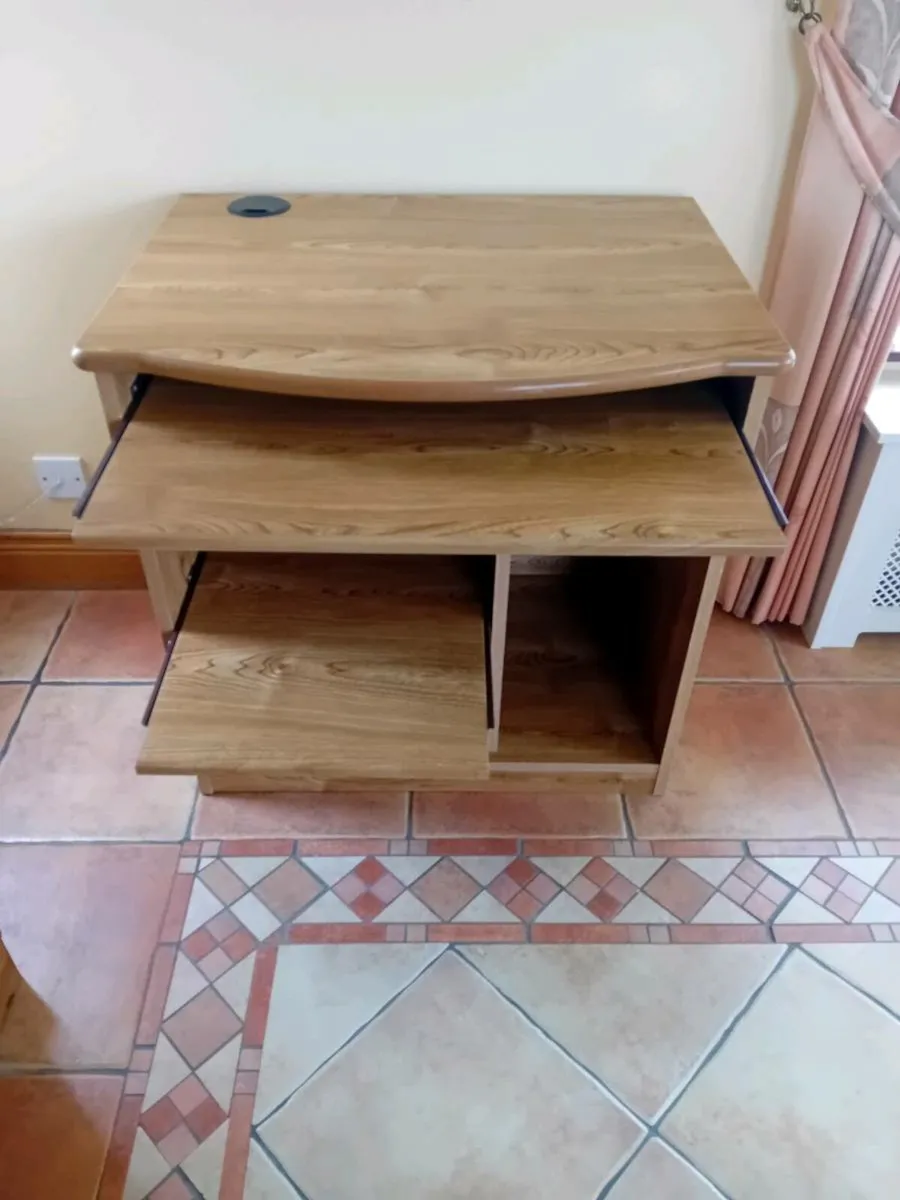 Computer desk - Image 3