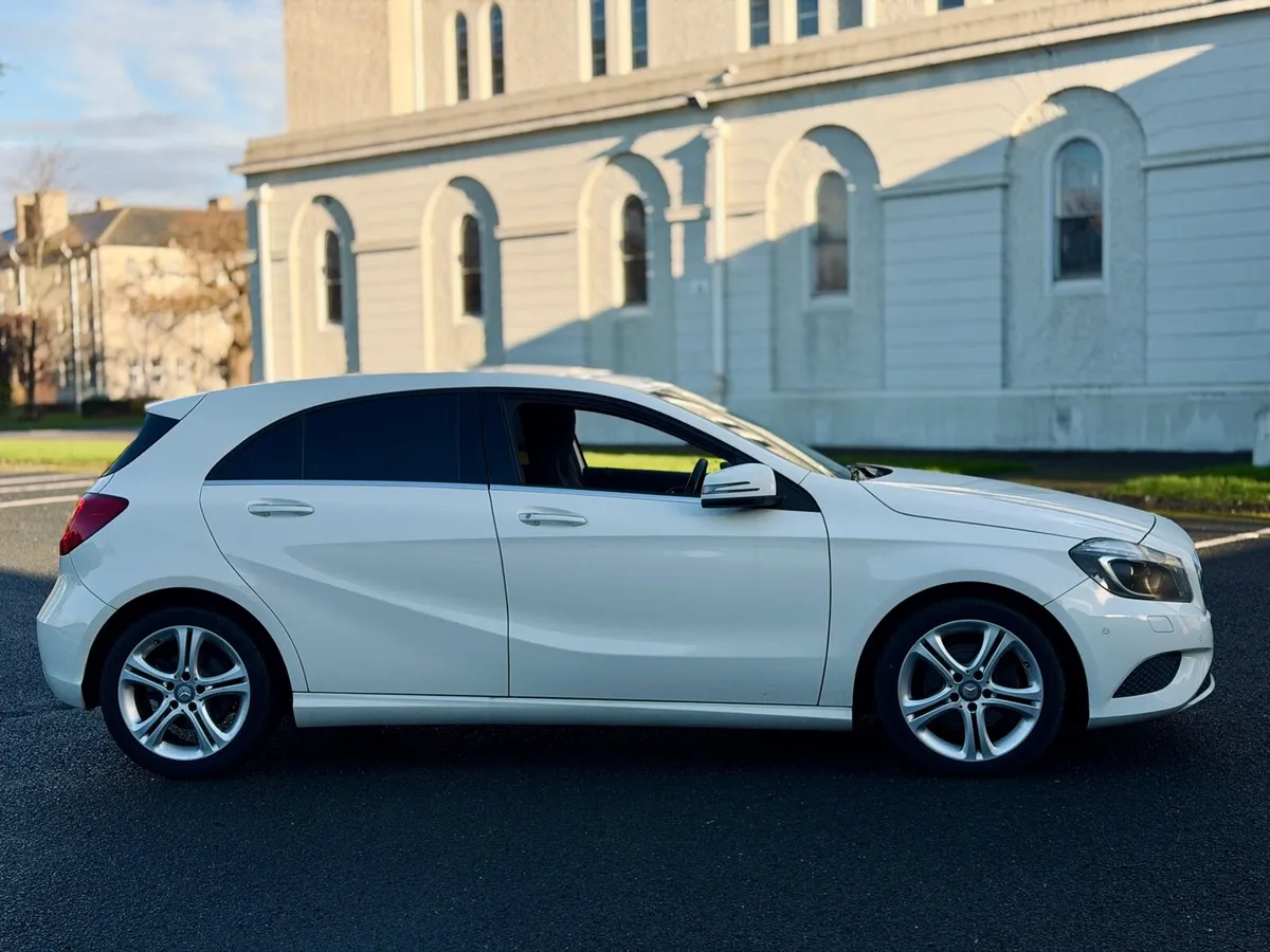 2015 MERCEDES A180 AUTO - Image 2