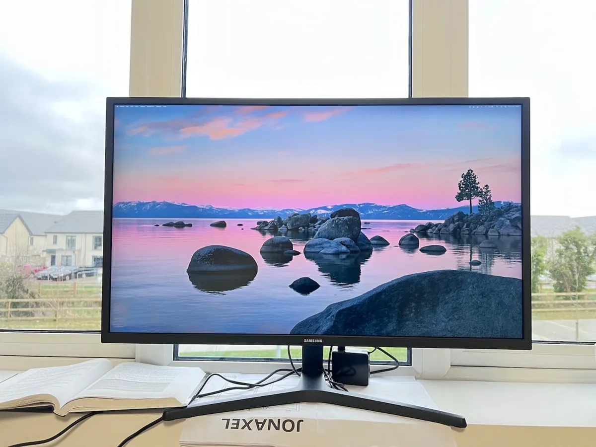 Samsung UJ59 32" 4K monitor - Image 1