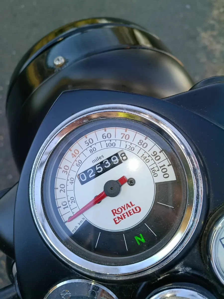 Royal Enfield Classic 500 Tribute Black Edition - Image 3