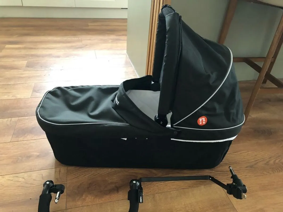 Out and About bassinet - Image 2