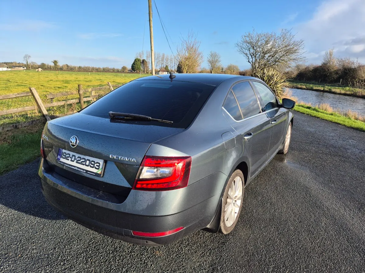 192 Skoda Octavia STYLE 1.6 TDI 115HP 4DR - Image 4