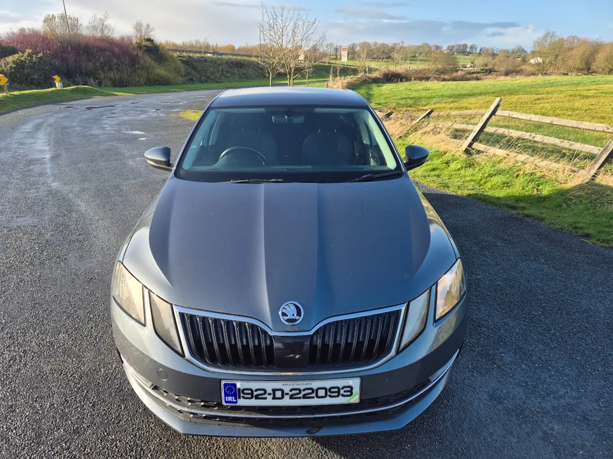 192 Skoda Octavia STYLE 1.6 TDI 115HP 4DR - Image 2