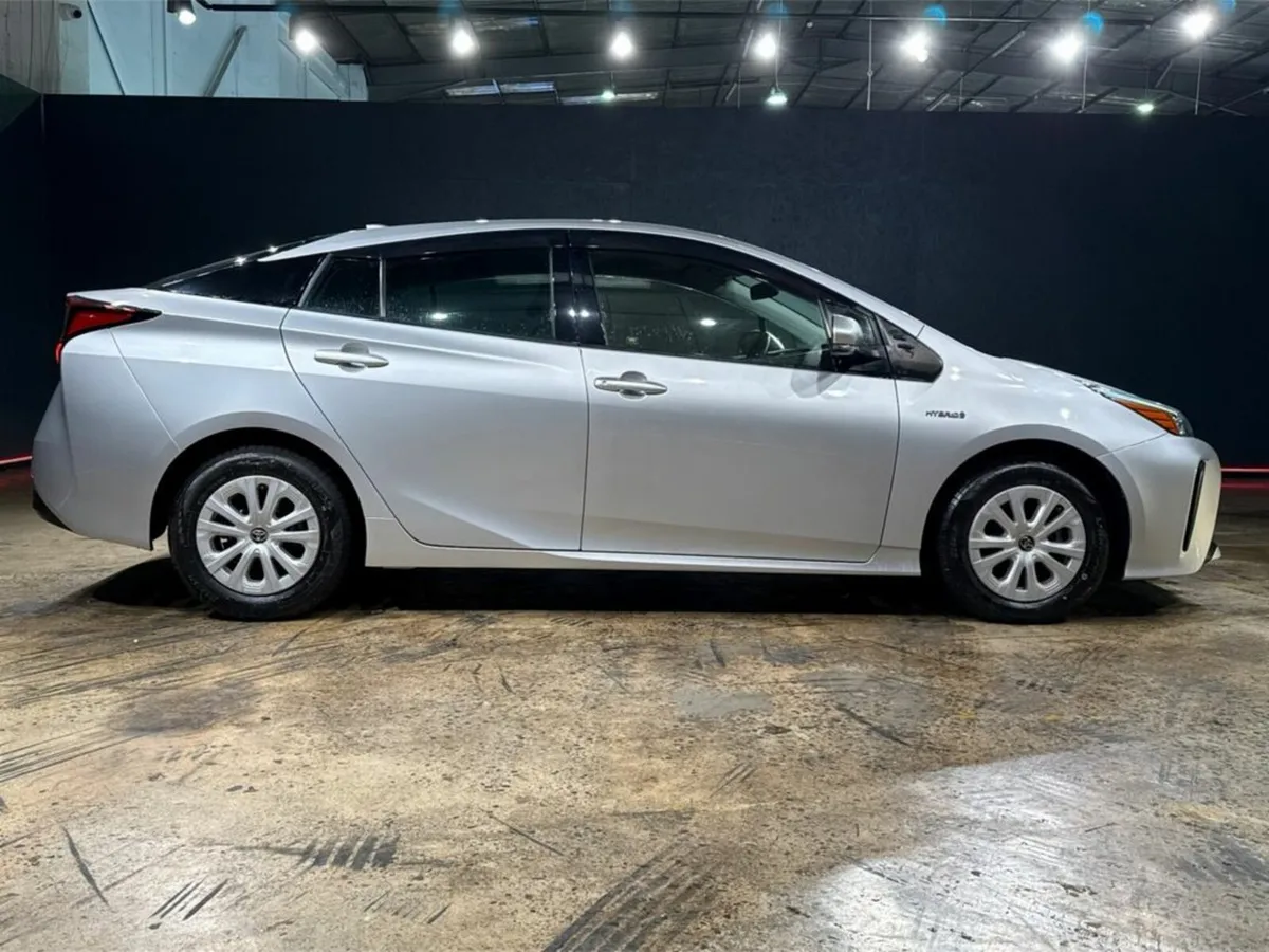 Toyota Prius 1.8L HYBRID AUTOMATIC - REVERSE CAMER - Image 3