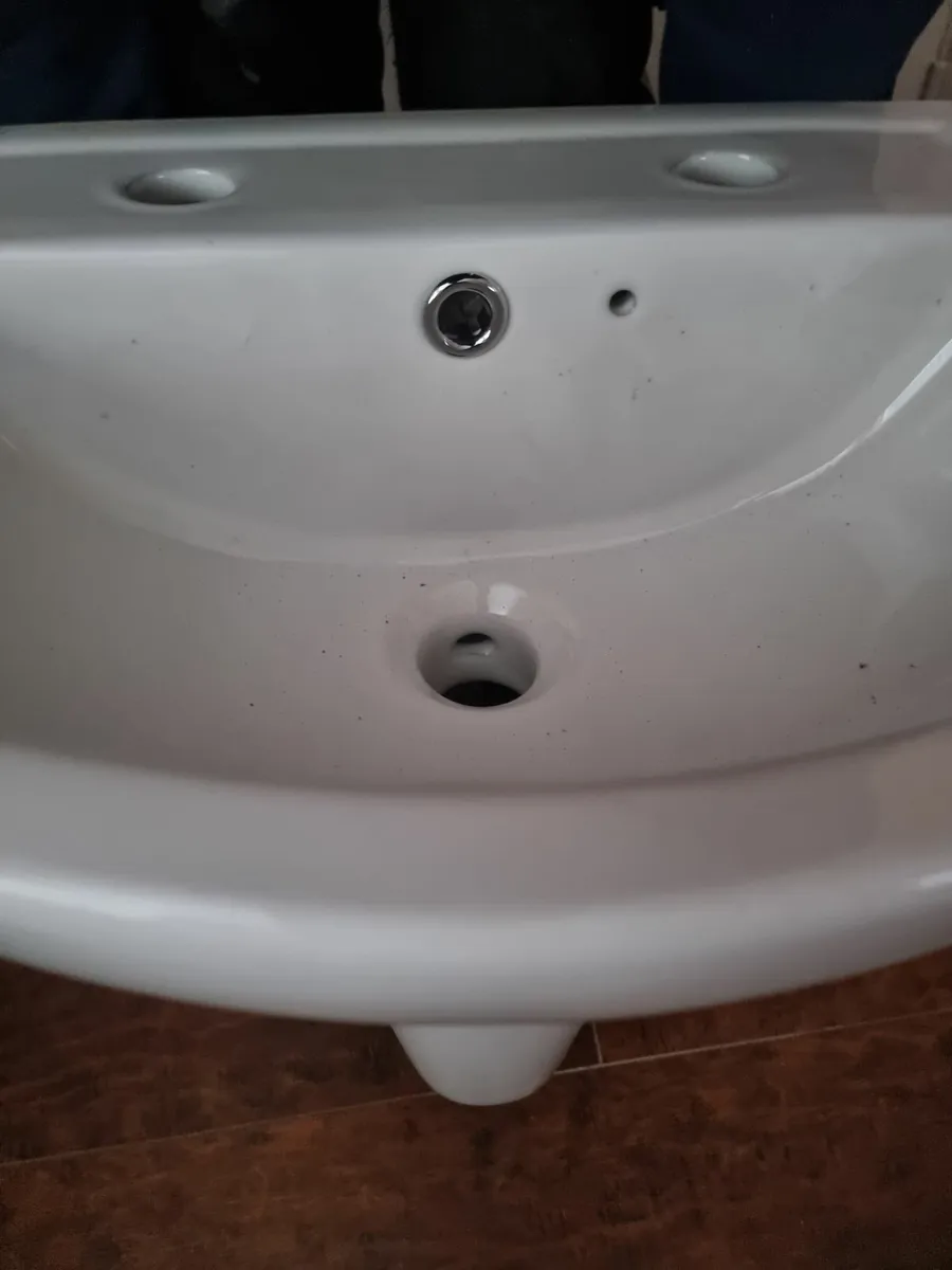 Bathroom sink - Image 2