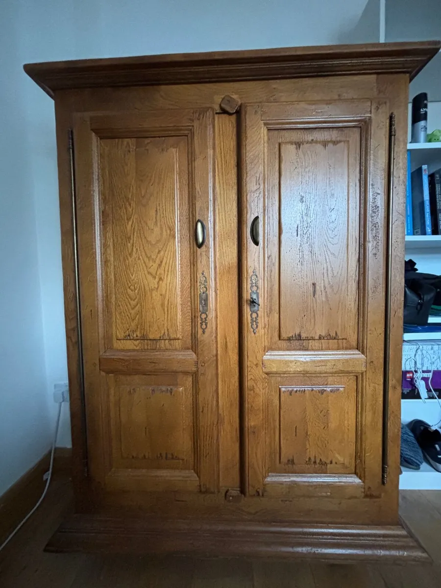Oak wardrobe - Image 1