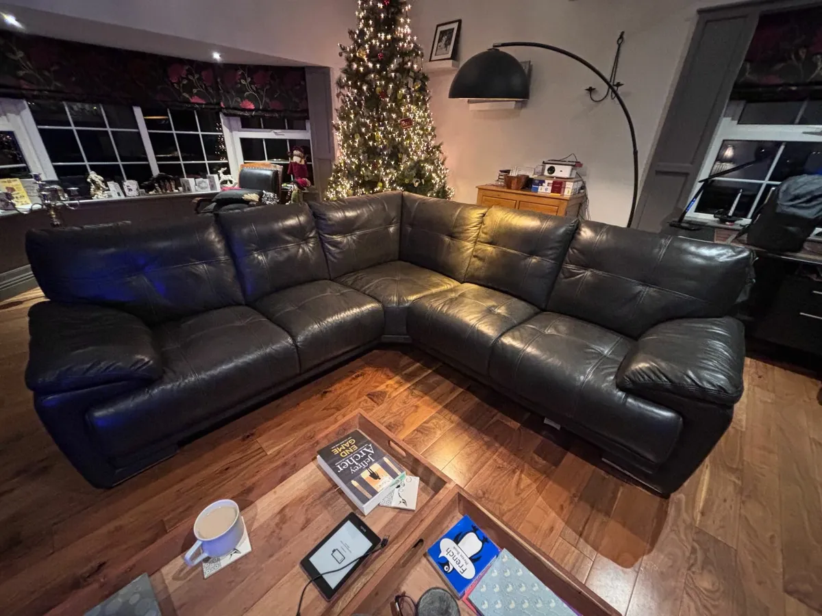 Leather L‑shaped corner sofa - Image 1
