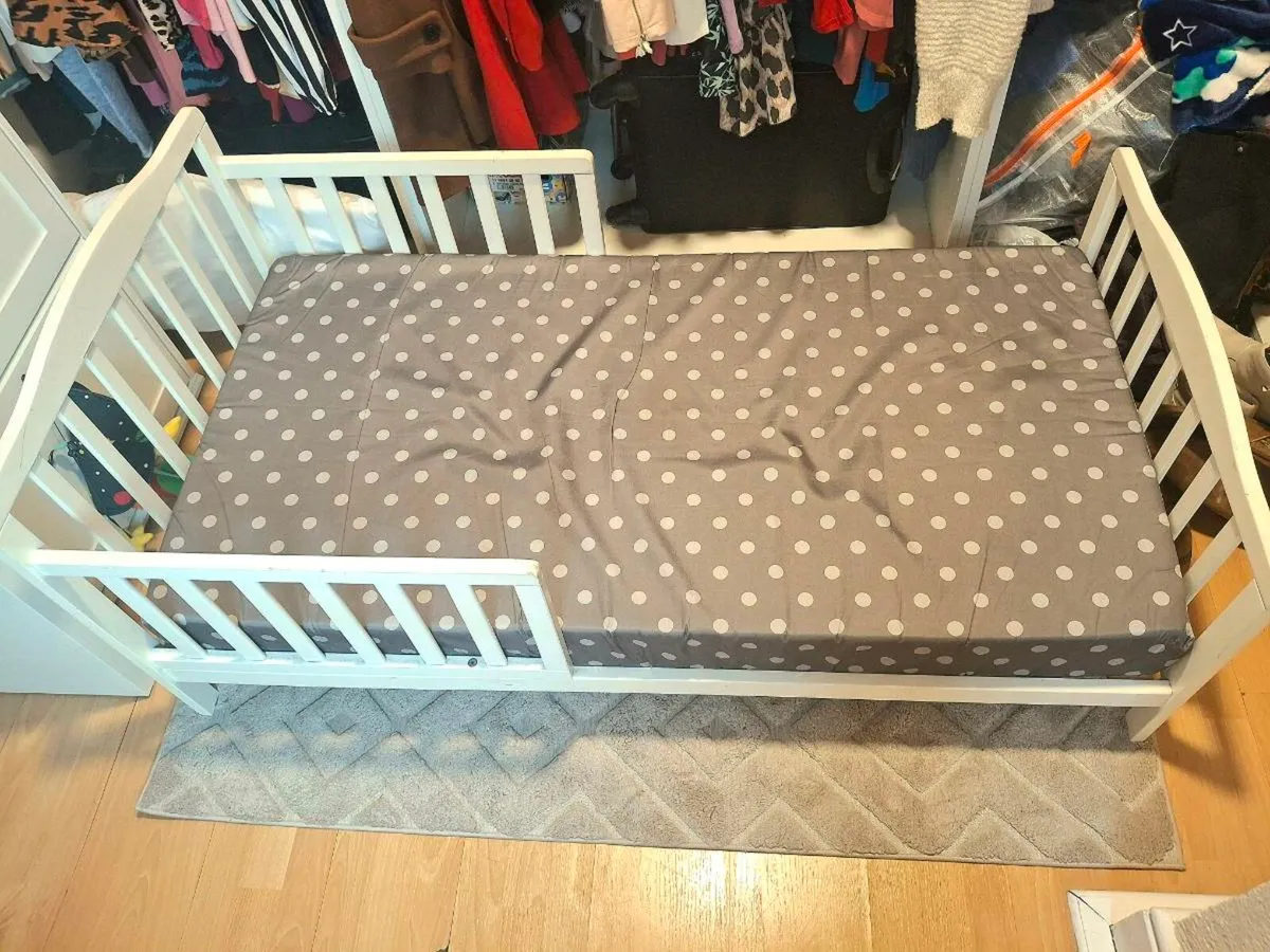 FREE White toddler bed and mattress - Image 1