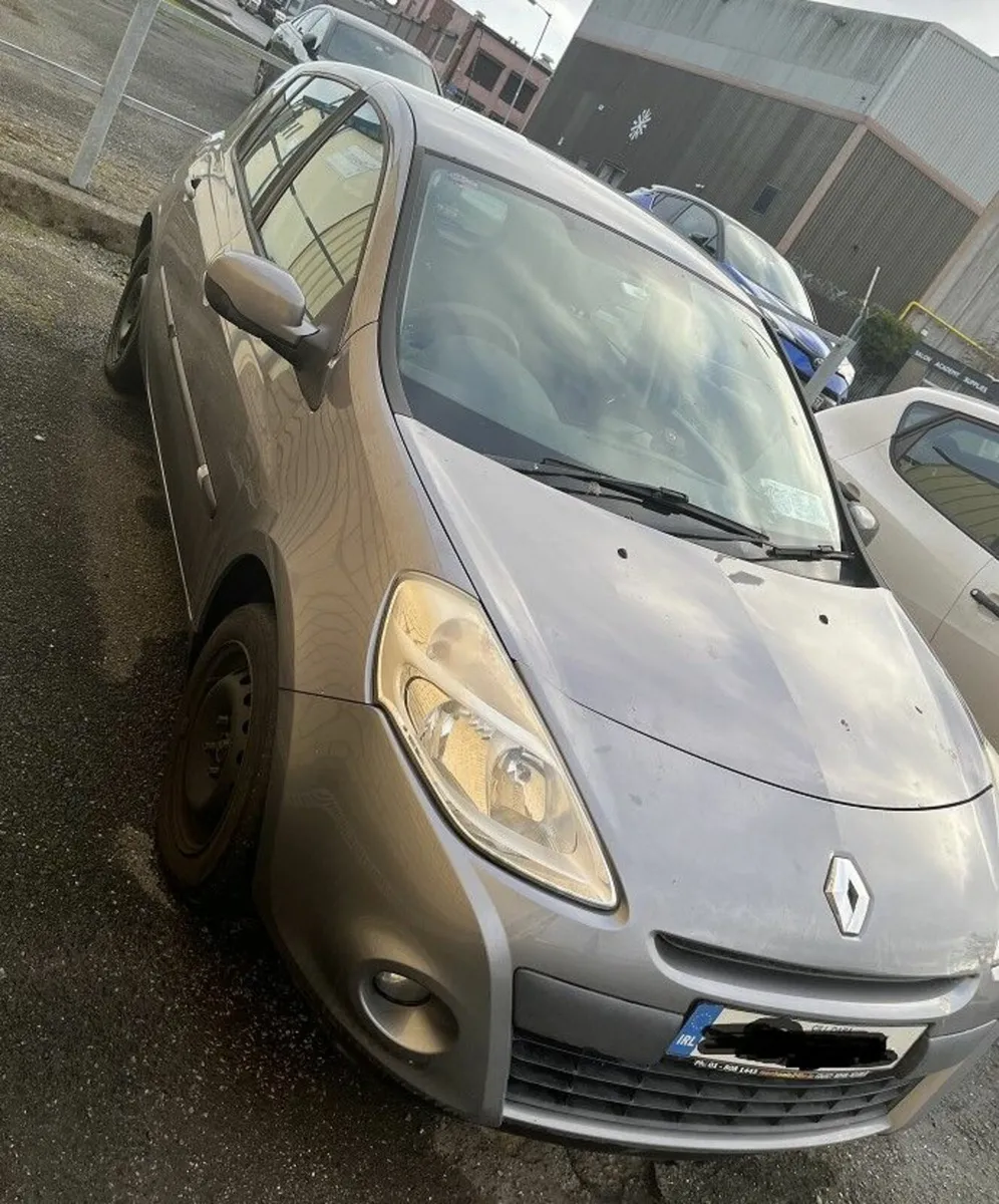 Renault Clio 2010 - Image 1