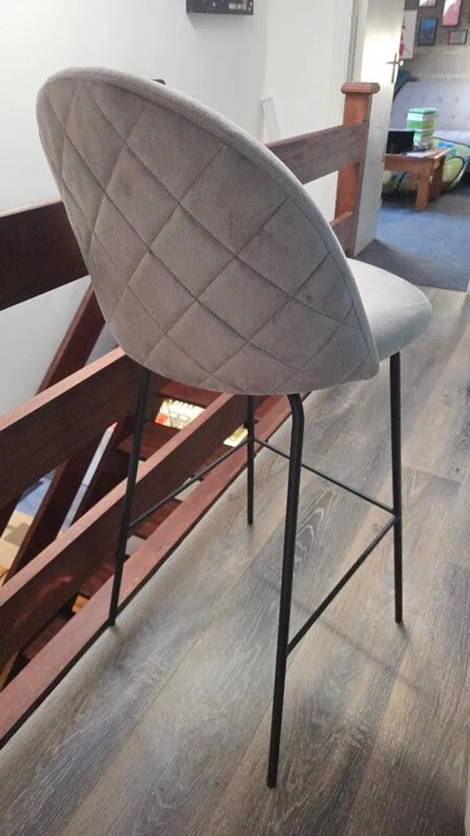 2 kitchen island stools - Image 4