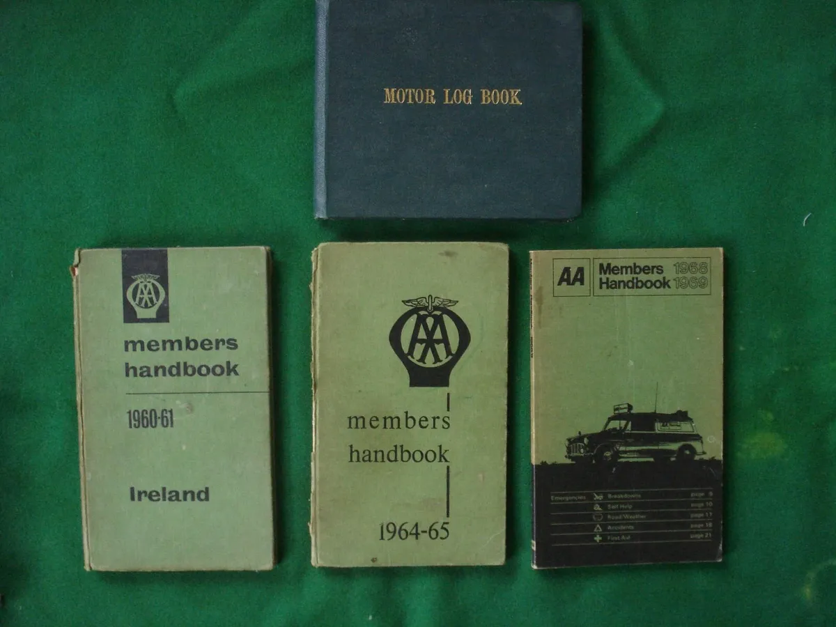 VINTAGE IRISH AA CAR COLLECTOR ITEMS. - Image 1