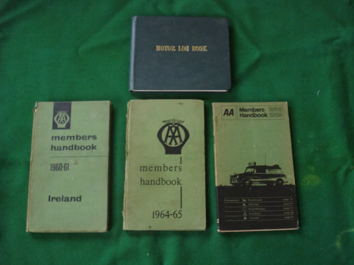 VINTAGE IRISH AA CAR COLLECTOR ITEMS. - Image 2