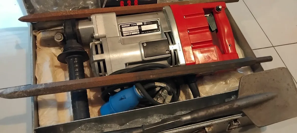 Kango 638 Concrete Breaker 240v - Image 2