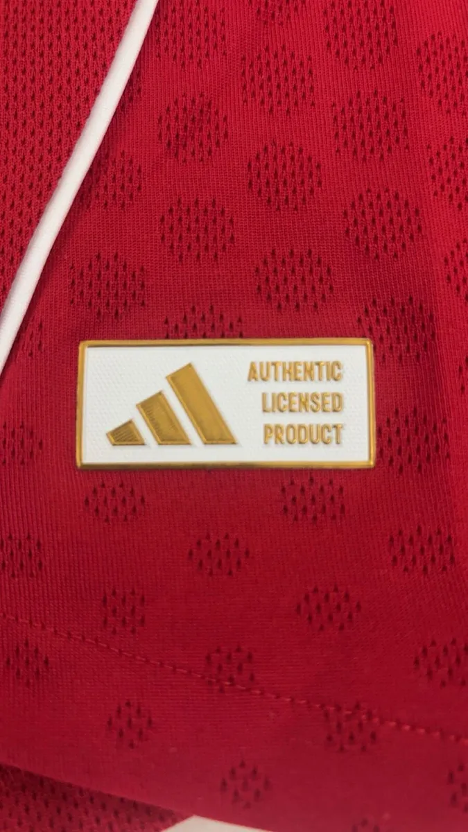 Liverpool 2025/26 long sleeve home shirt - Image 4