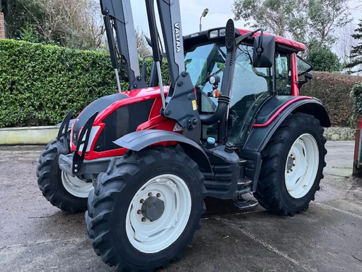 Valtra N113 HiTech c/w Q46 Loader - Image 3