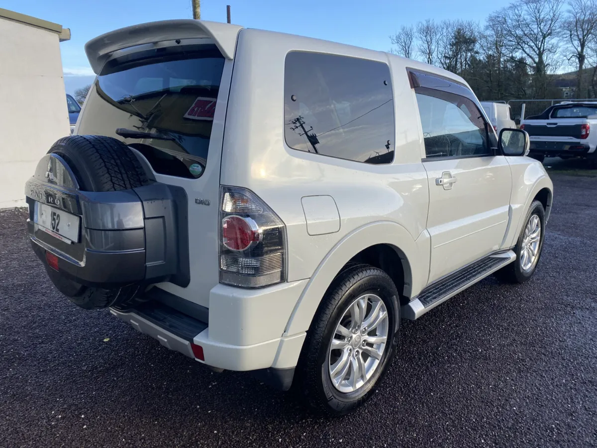 2015 Mitsubishi Pajero SWB Automatic - Image 3