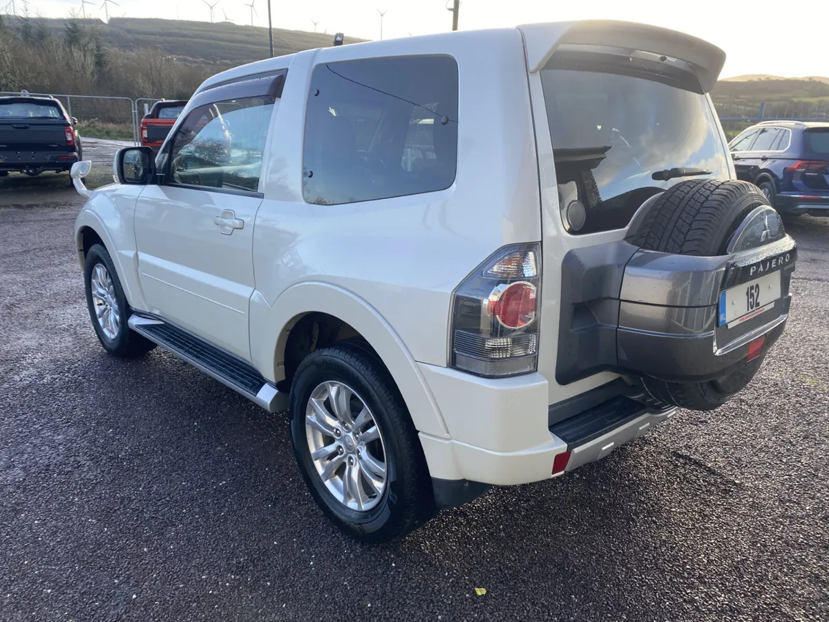 2015 Mitsubishi Pajero SWB Automatic - Image 4