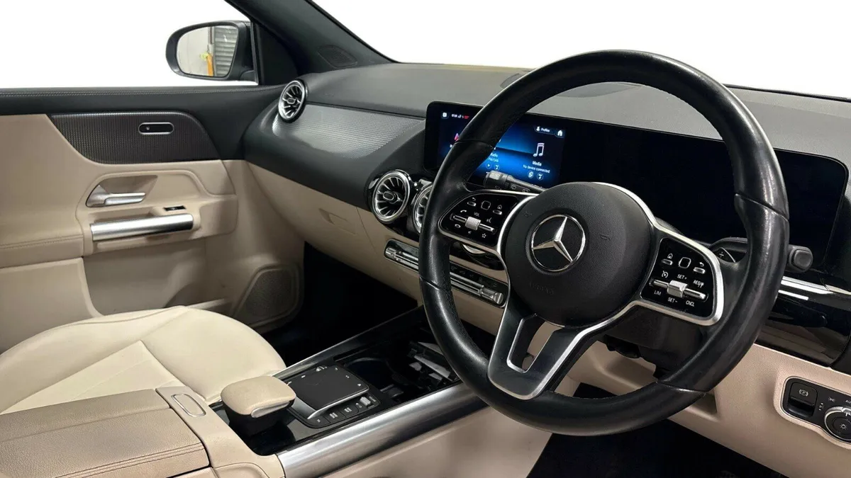 Mercedes-Benz EQA Hatchback Sport - Image 4