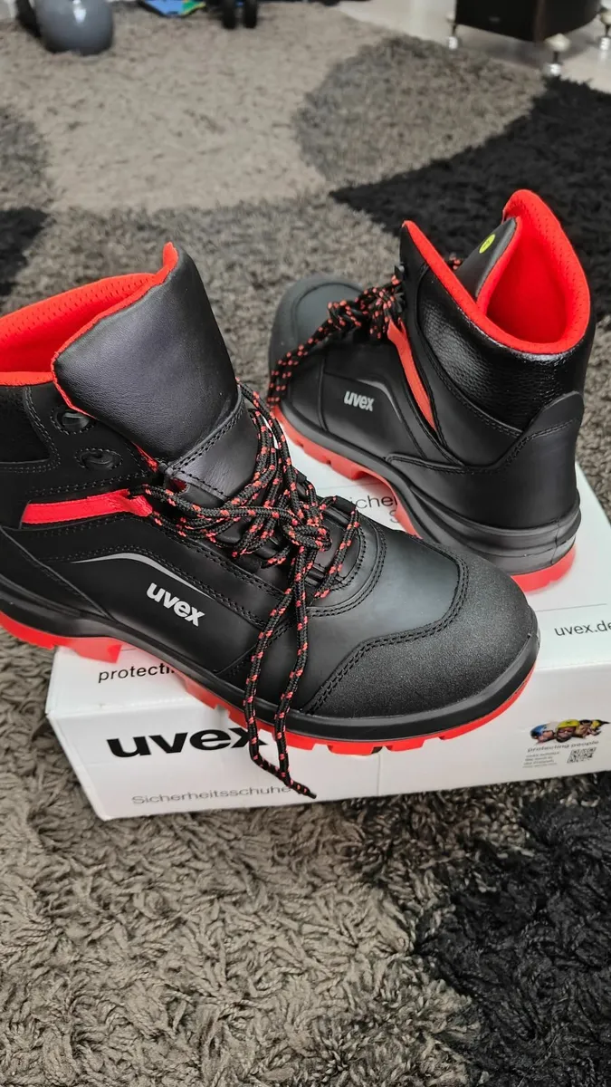 Uvex Xenova 2 Safety Boots S3 - Image 1