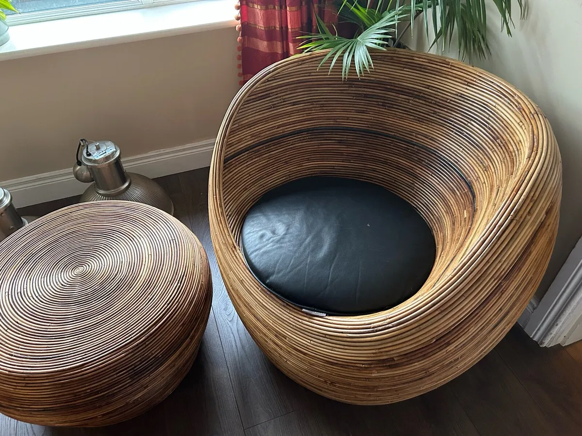 Wicker table & chair - Image 1