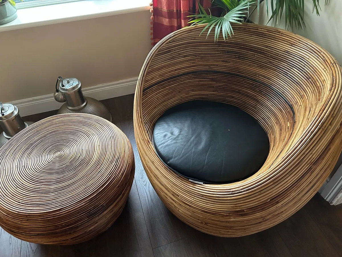 Wicker table & chair - Image 2