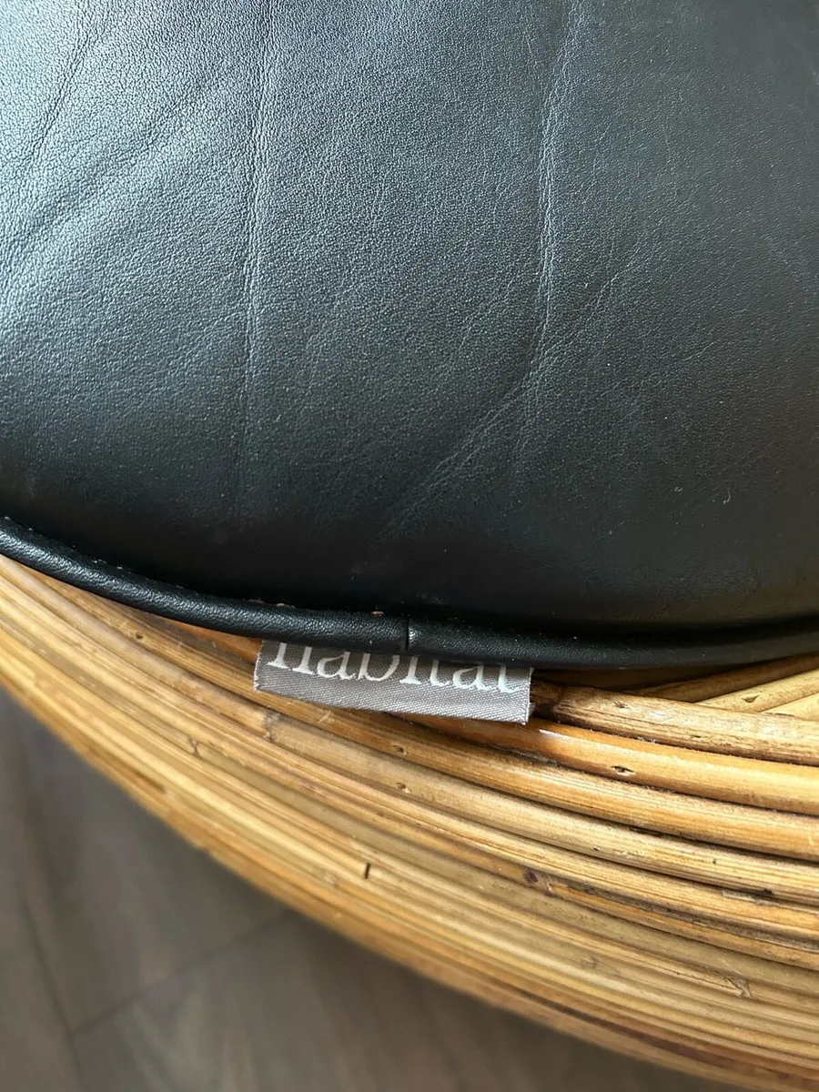 Wicker table & chair - Image 4