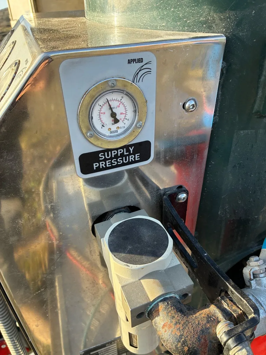 Wet and dry sand blaster - Image 2