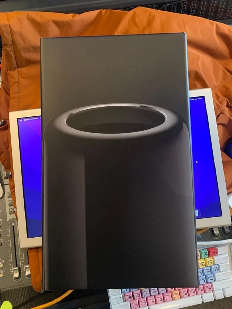 Apple Mac Pro 6,1 (Trashcan) - Image 2