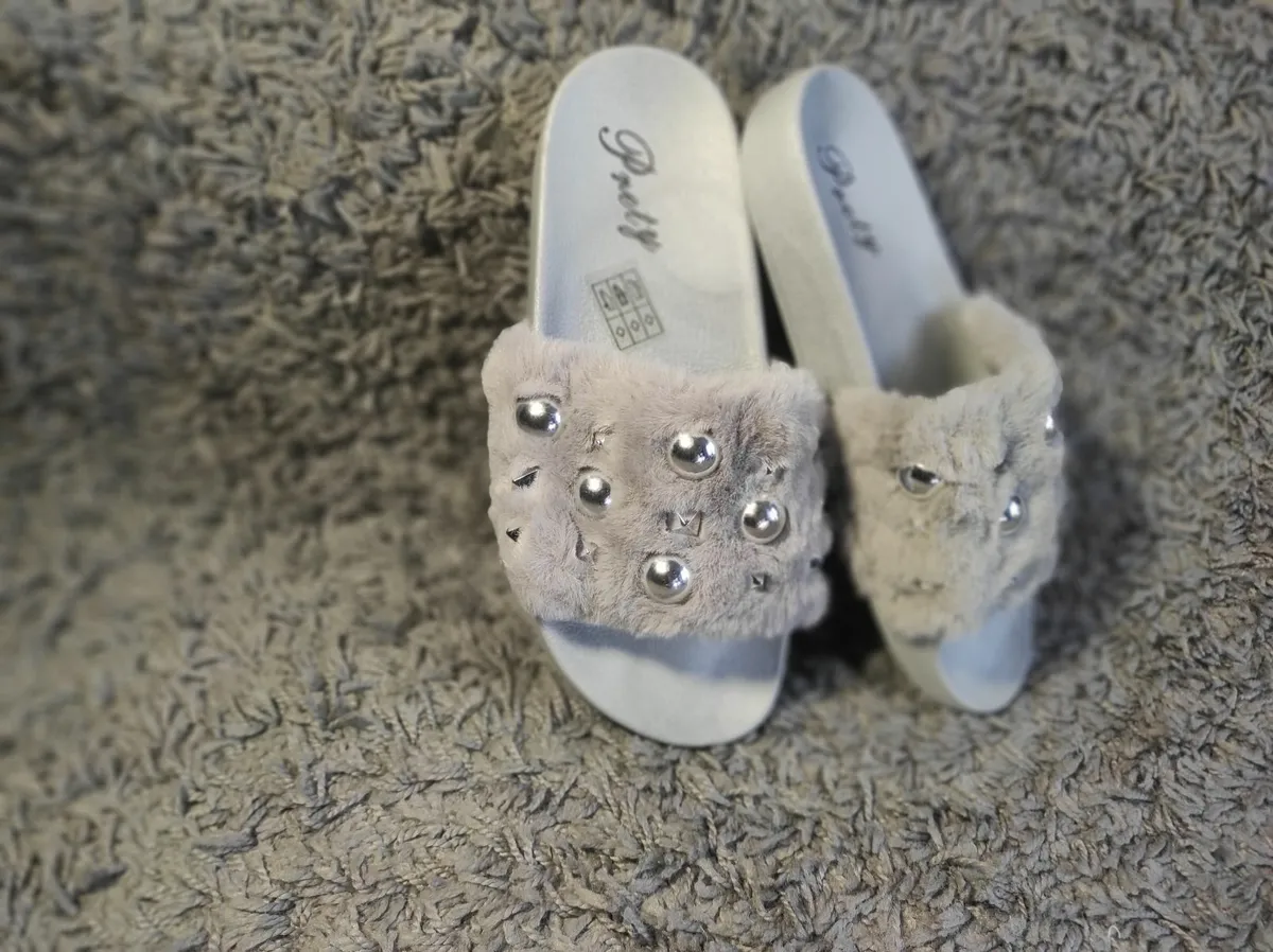 Slippers With Fur Gray,white,pink - Image 1