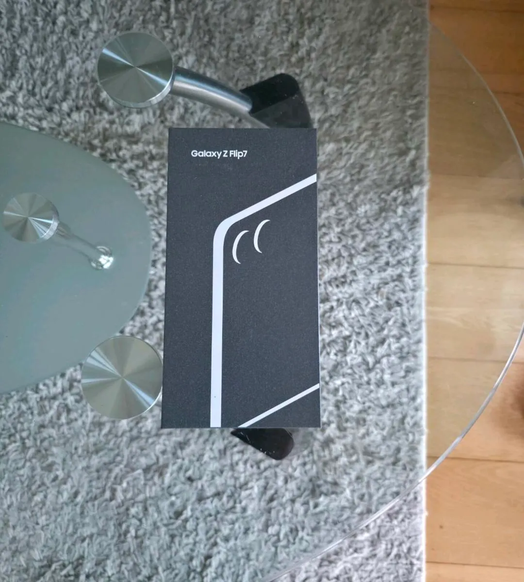 Samsung Galaxy Z Flip 7 256GB IRISH - Image 1