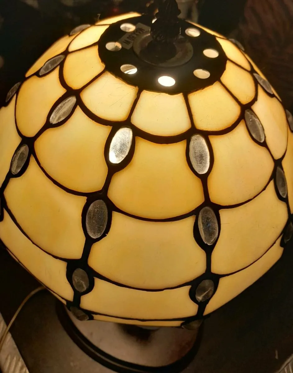 Lovely table lamp with glass shade - Image 3