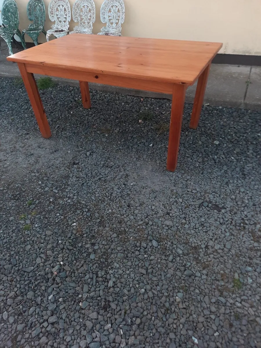 Kitchen table and chairs - Image 4