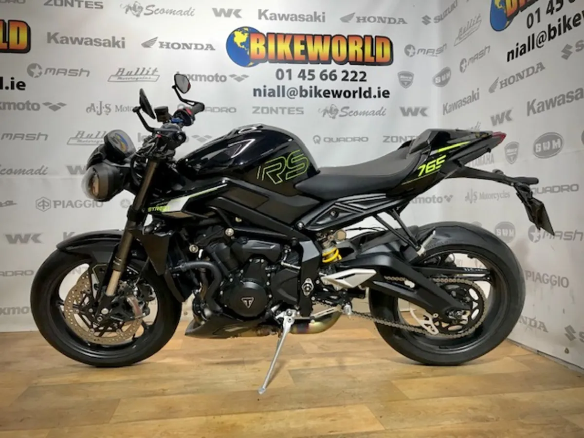 PRE-OWNED Triumph Street Triple RS 2025 - Image 2