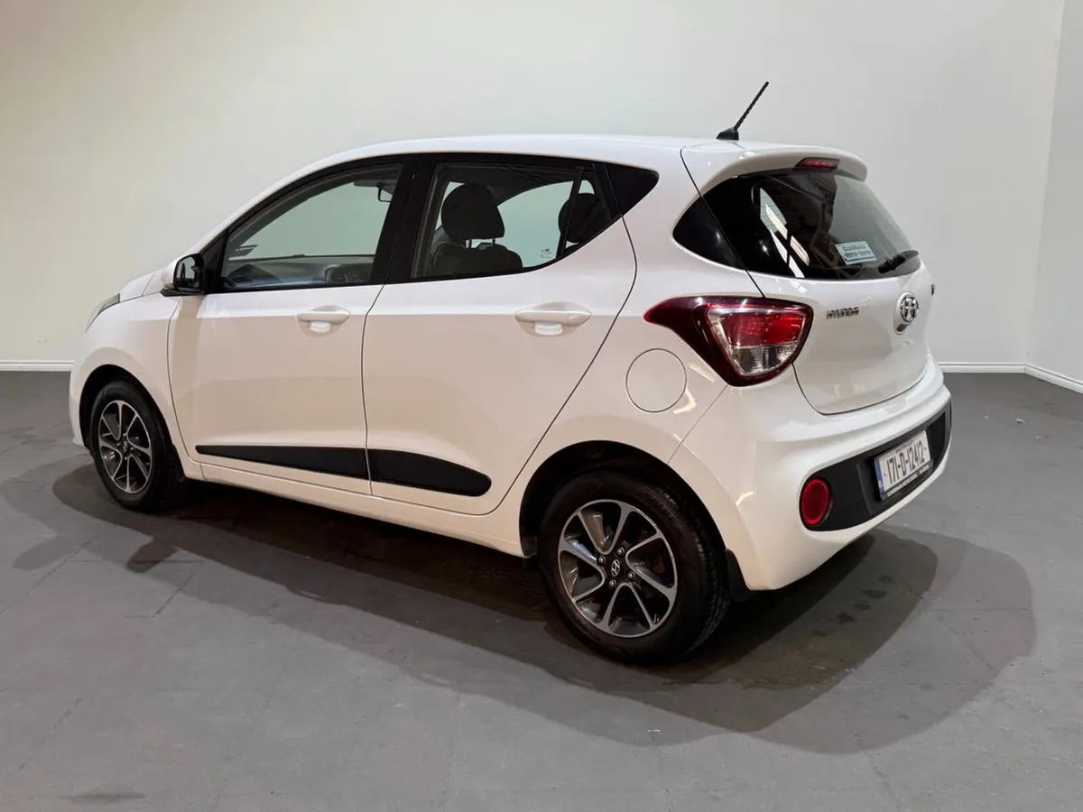 Hyundai i10 1.0L Deluxe Only 101,000 km - 2017 - Image 3