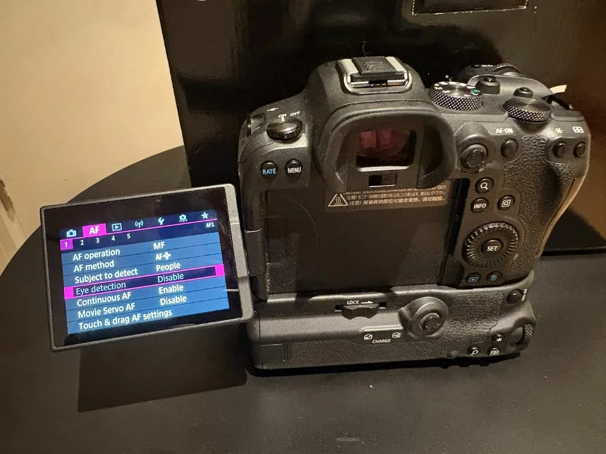 Canon R6 & Battery Grip - Image 3