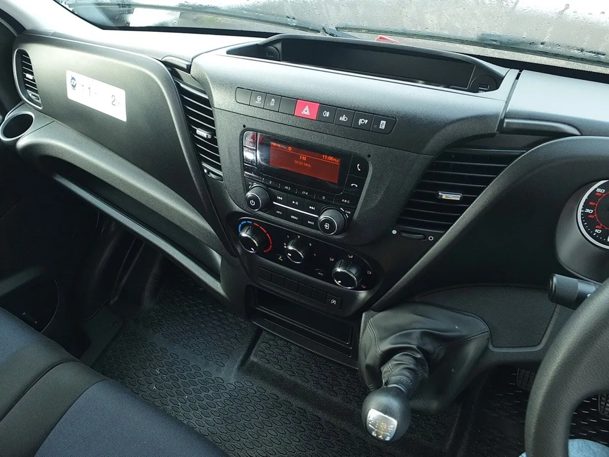 2021 Iveco Daily Luton Box Van - Image 3