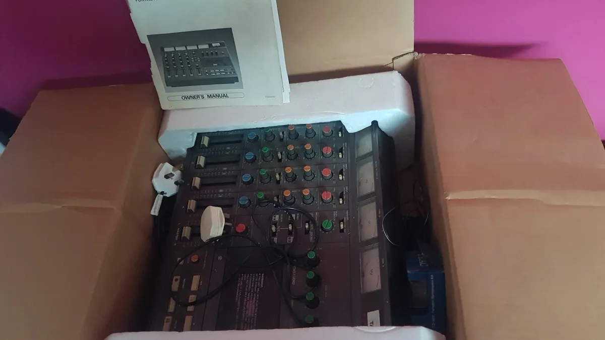 Tascam 244 Portastudio