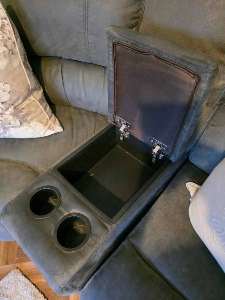 L shaped couch - Image 4