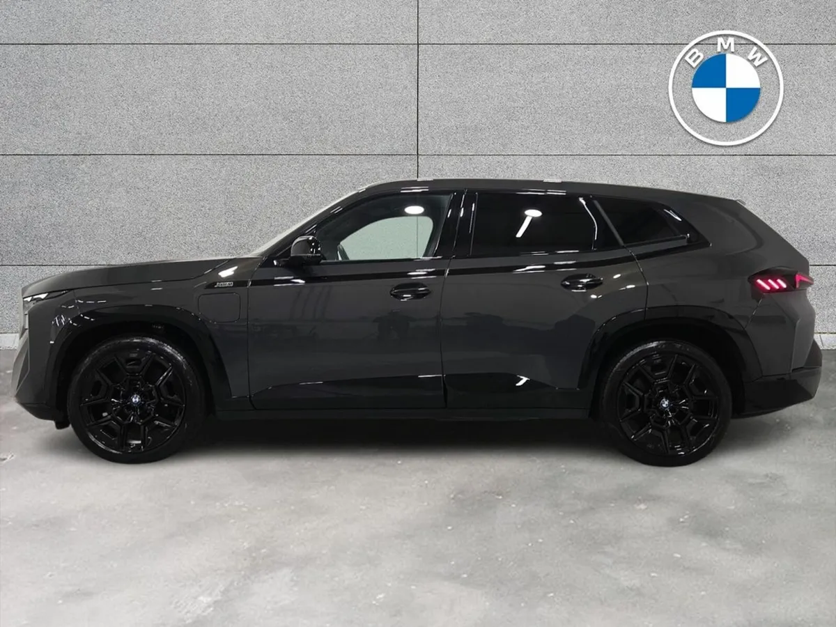 BMW XM 50e - Image 4
