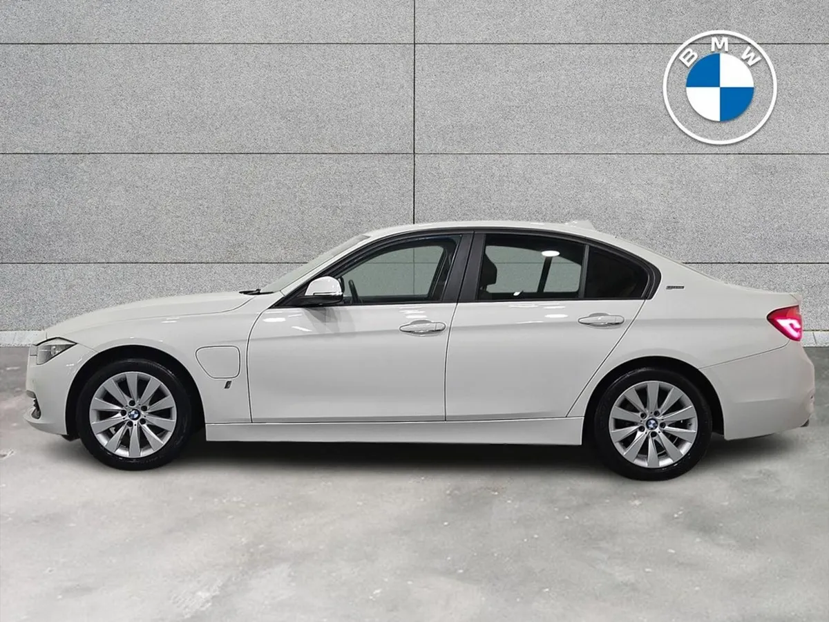 BMW 3-Series 330e SE - Image 4