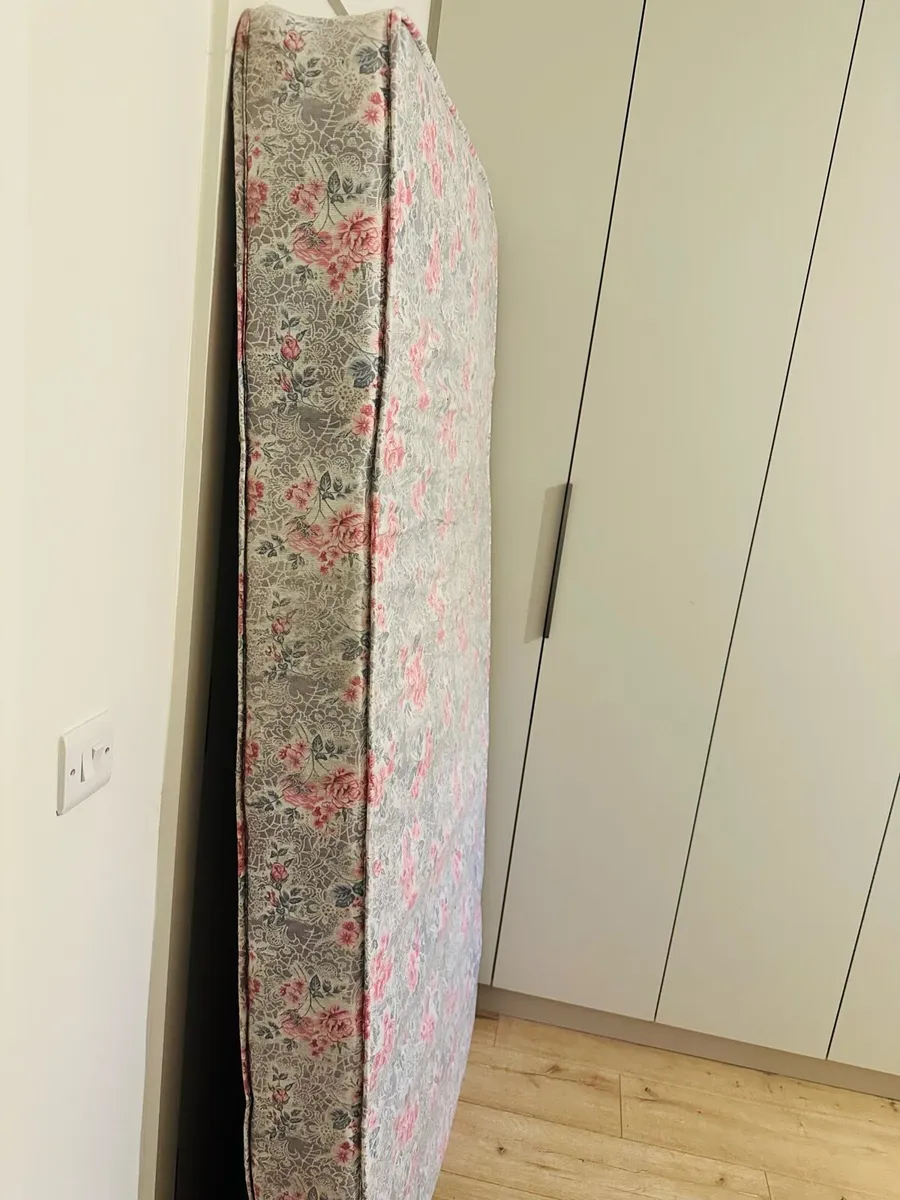 Single mattress slightly used - Image 2