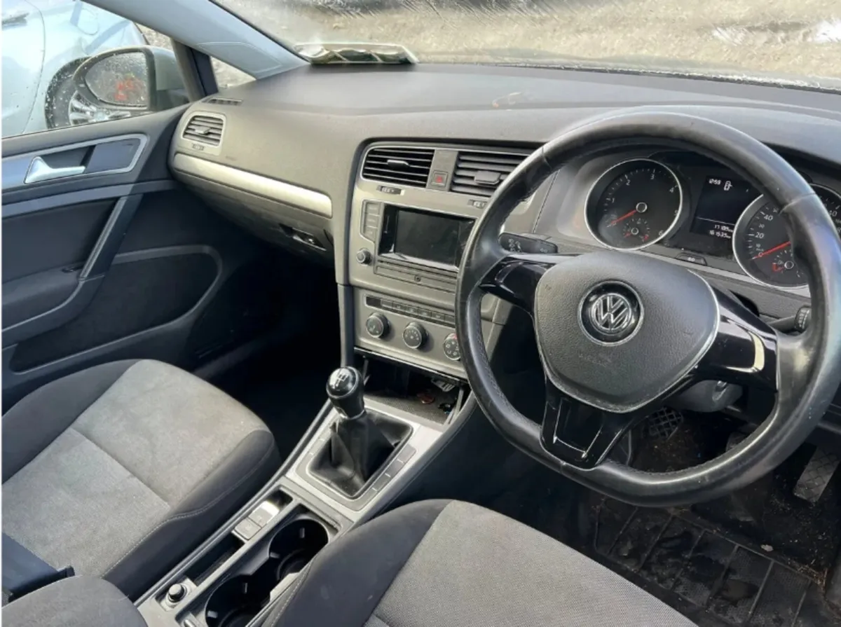 2013 Vw Golf 1.6 Diesel Driving - Image 3